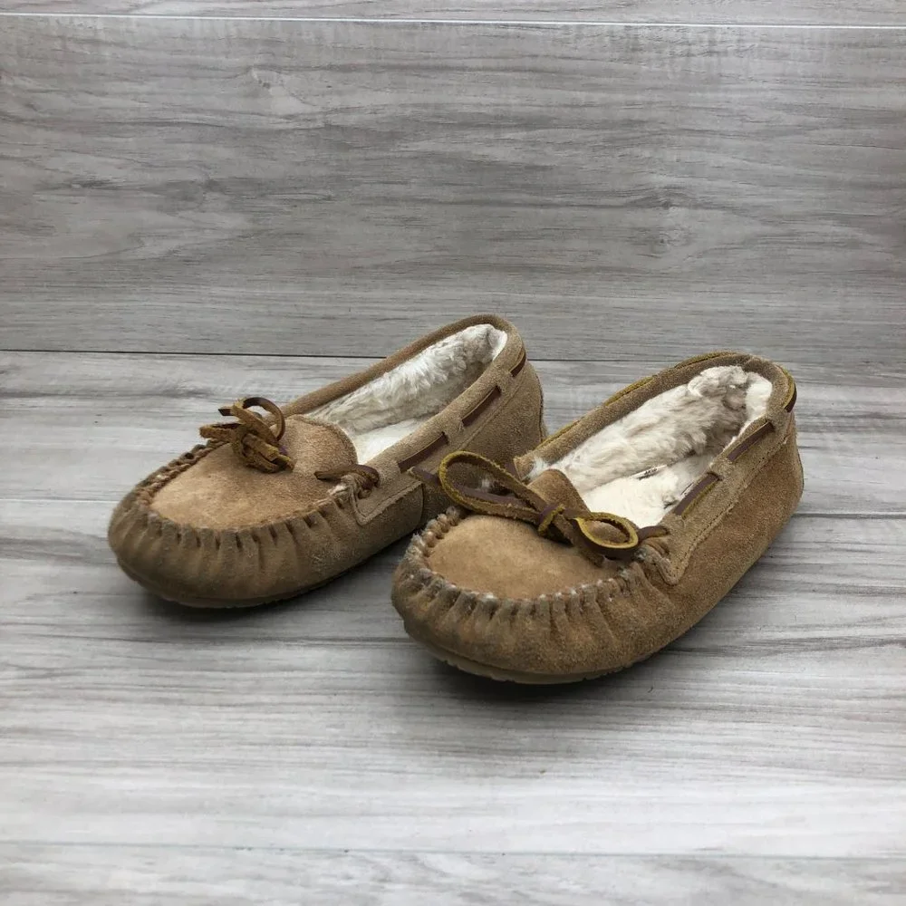 Minnetonka Slippers Kids 2 Brown Suede Slip On House Shoes - Picture 3 of 11